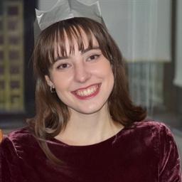 Headshot%20of%20Lucy%20Smiling